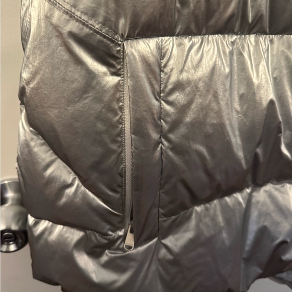 EUC Athleta puffer vest - Picture 6 of 6